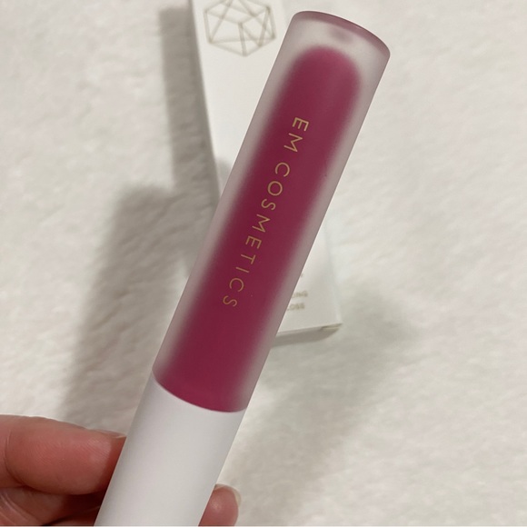 EM Cosmetics True Gloss Volumizing Lip Gloss - Magenta Magic - Picture 2 of 3